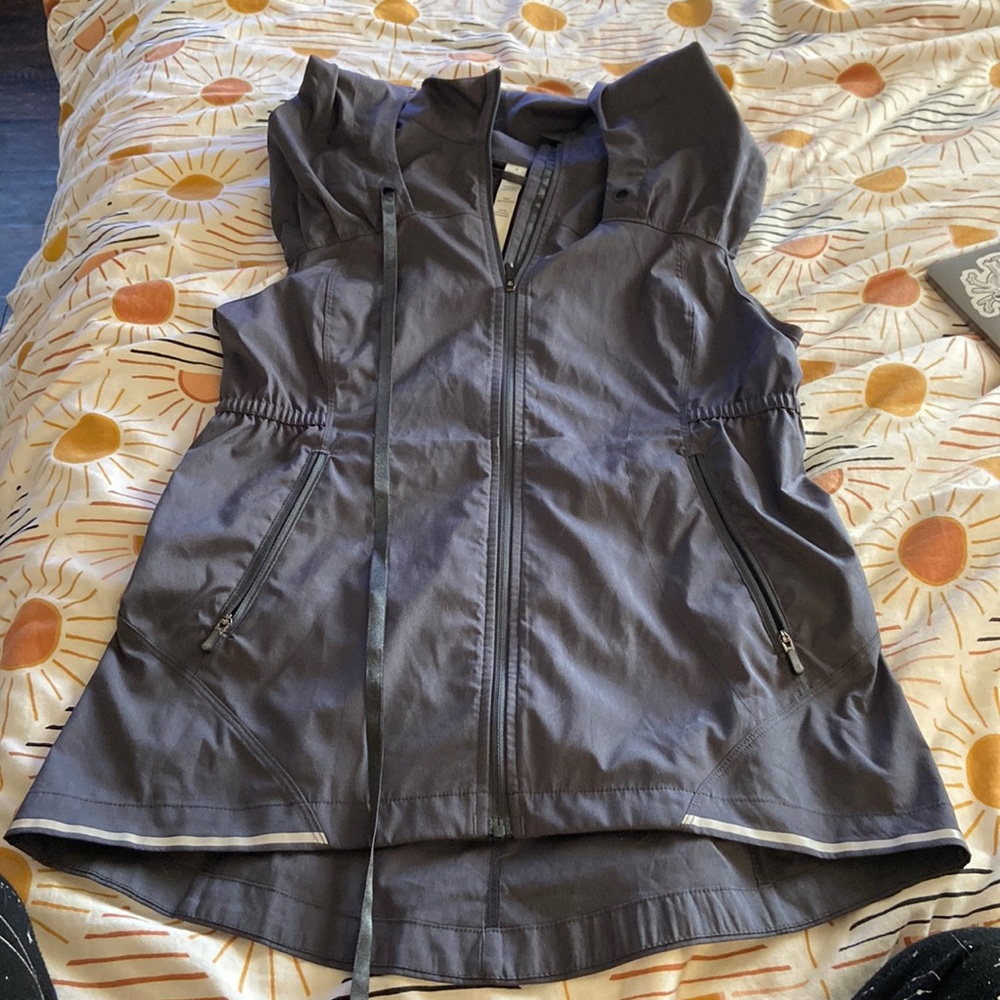 NEVER WORN lululemon vest